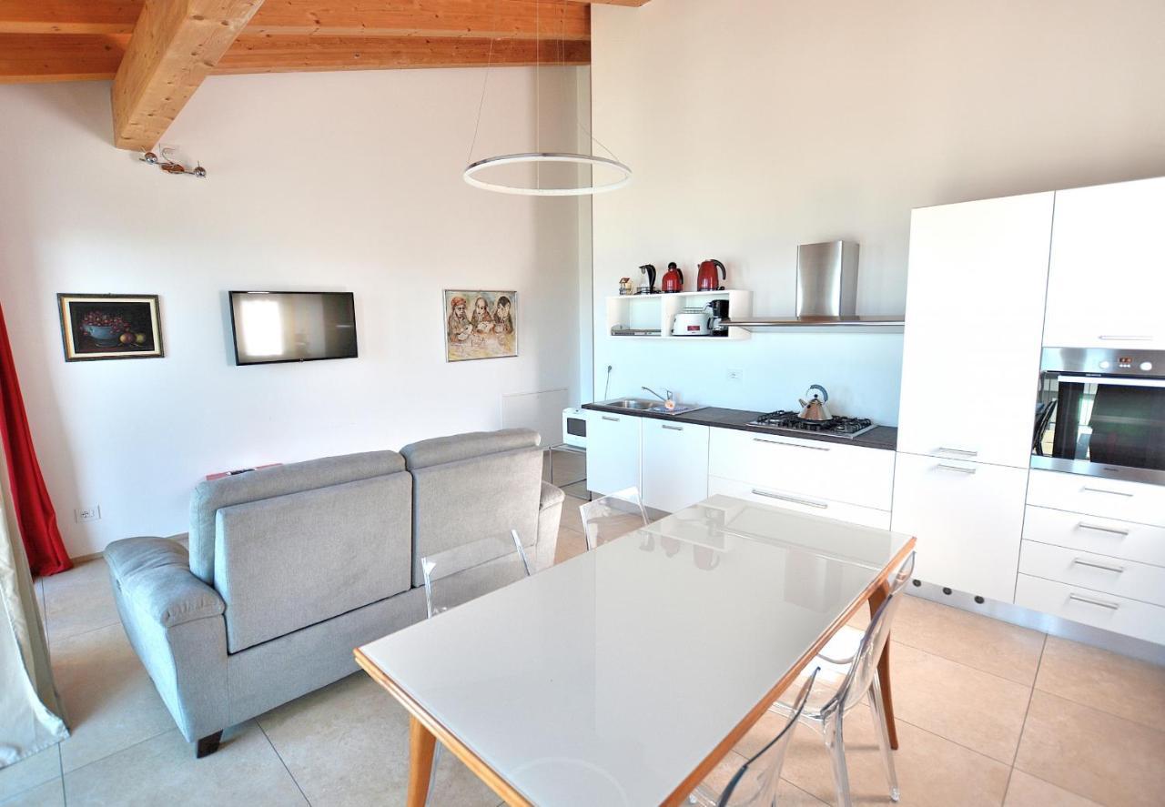 South Apartment With Pool Torri Del Benaco Exteriér fotografie