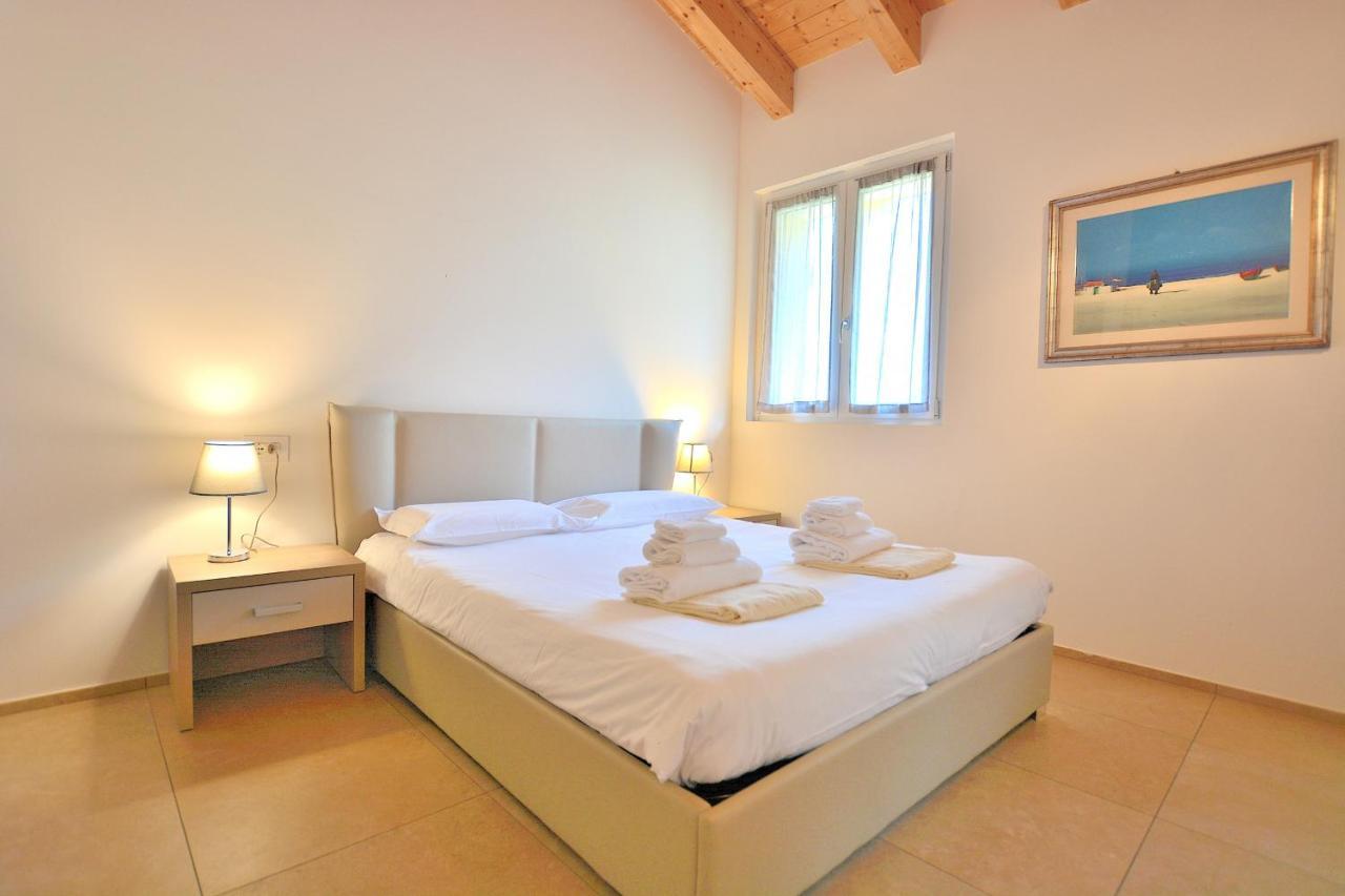 South Apartment With Pool Torri Del Benaco Exteriér fotografie