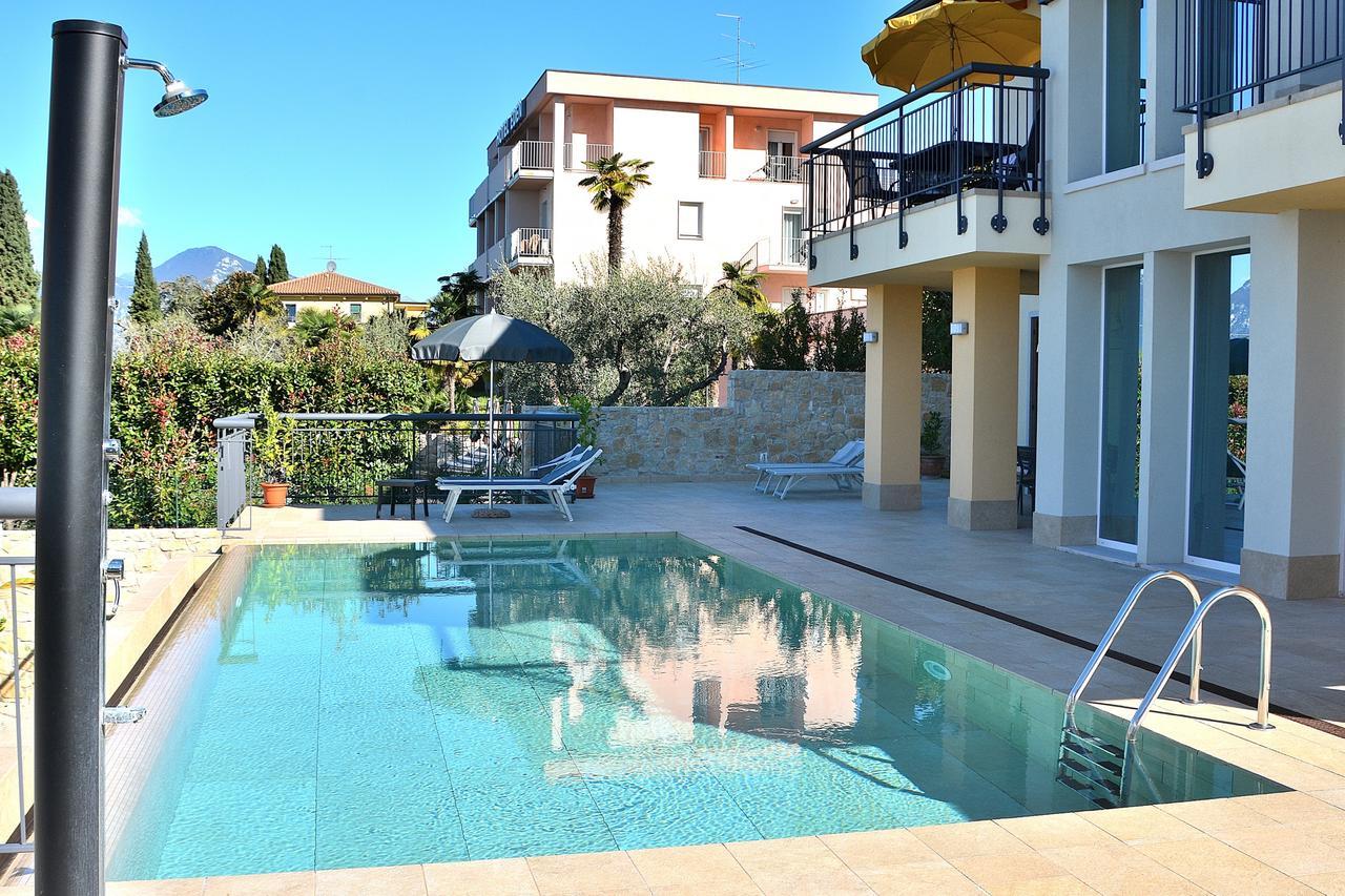 South Apartment With Pool Torri Del Benaco Exteriér fotografie